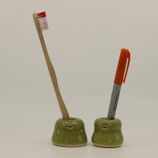 Froglet the Toothbrush Holder
