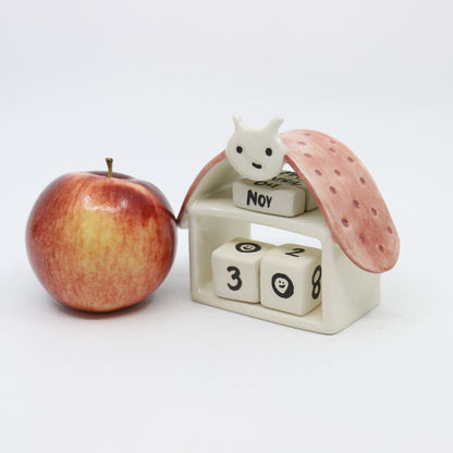 Housebug Desk Buddy Calendar